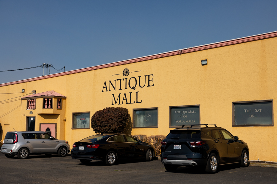 WW Antique Mall - exterior