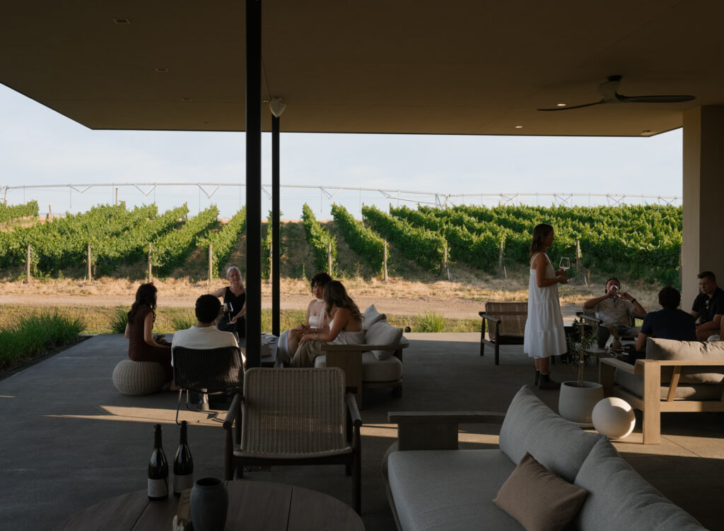 Everen exterior view to vineyard